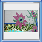 Primo piano con riflesso piscina